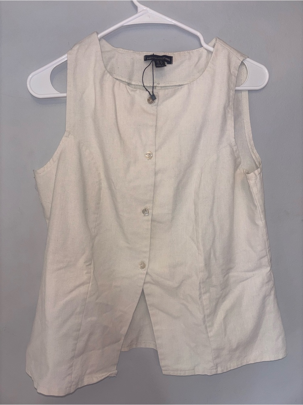 PrettyLittleThing Cream Sleeveless Button-Front Blouse